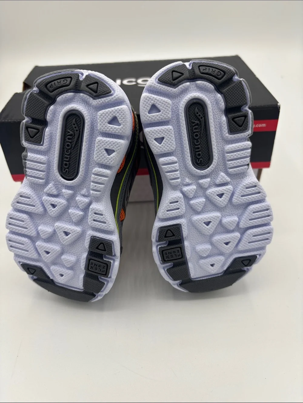 Saucony Kids Ride Size 4XW Boys sneaker